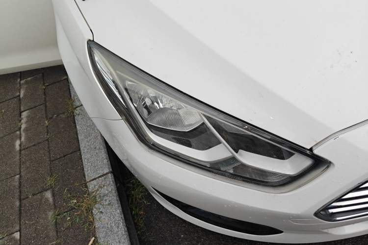 Used Ford Escort 2015 1.5L Automatic Comfort Edition Right Front Headlight
