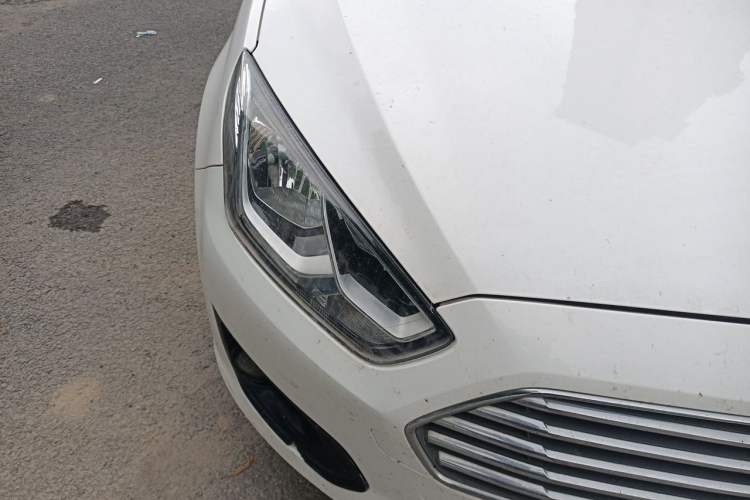 Used Ford Escort 2015 1.5L Manual Comfort Model Right Front Headlight