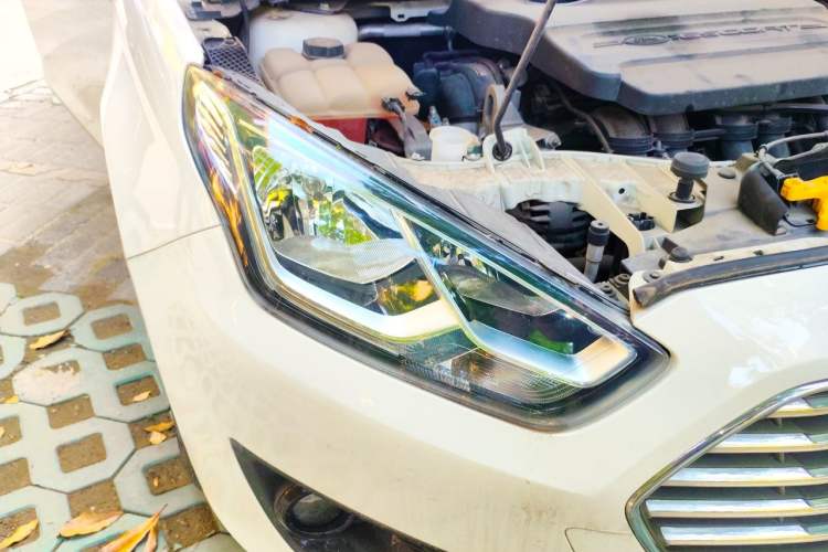 Used Ford Escort 2015 1.5L Automatic Comfort Edition Right Front Headlight