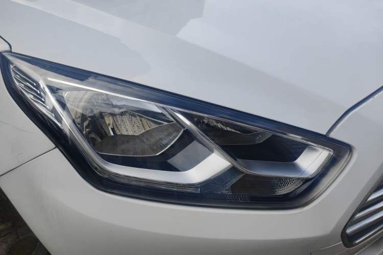 Used Ford Escort 2015 1.5L Automatic Fashion Model Right Front Headlight