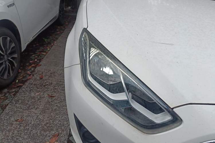 Used Ford Escort 2015 1.5L Manual Comfort Model Right Front Headlight