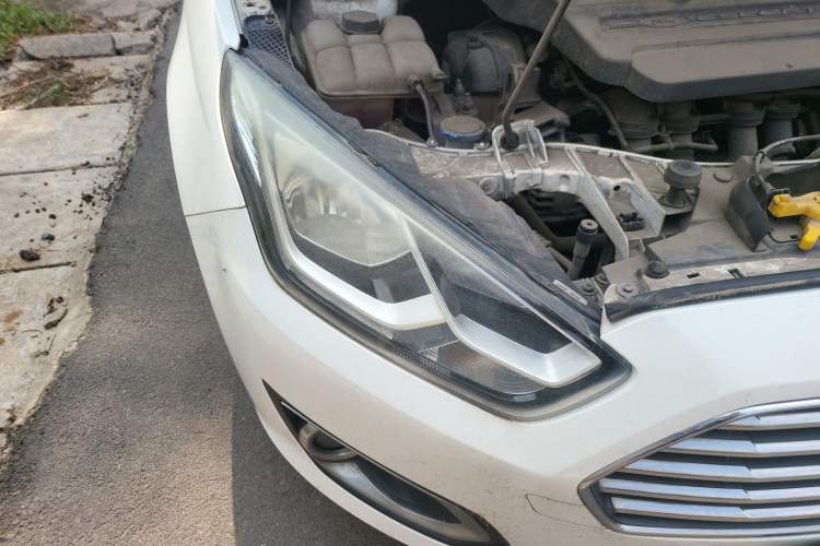 Used Ford Escort 2015 1.5L Manual Comfort Model Right Front Headlight