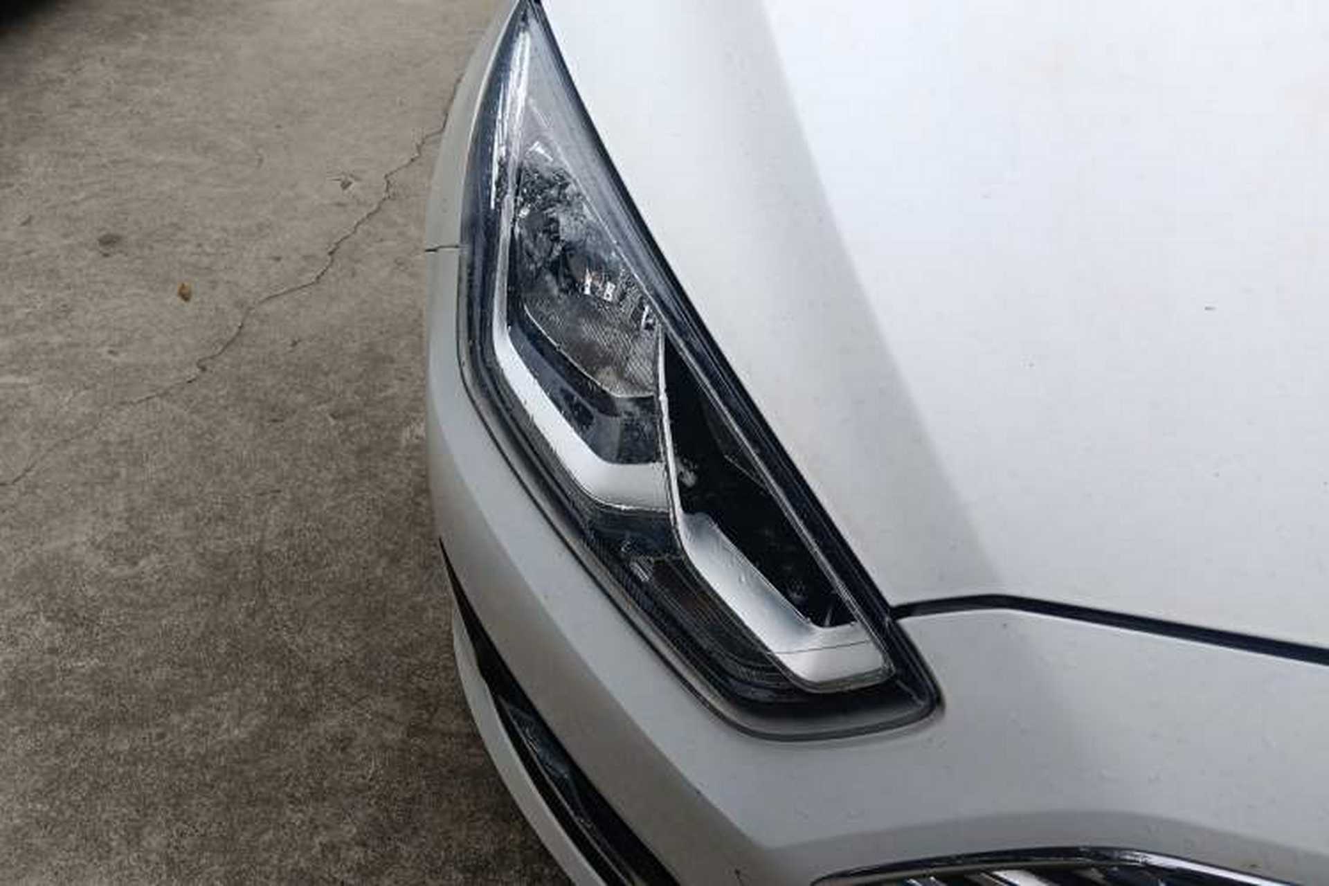 Used Ford Escort 2015 1.5L Automatic Fashion Model Right Front Headlight