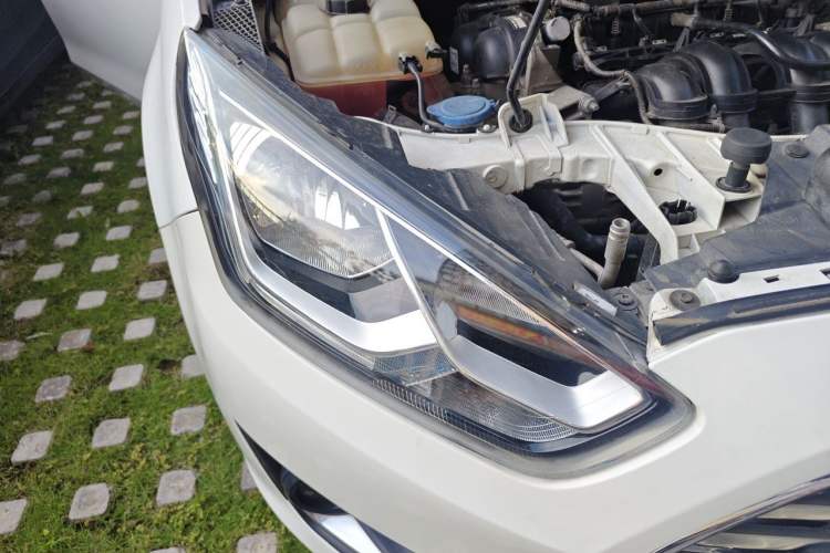 Used Ford Escort 2015 1.5L Automatic Fashion Model Right Front Headlight