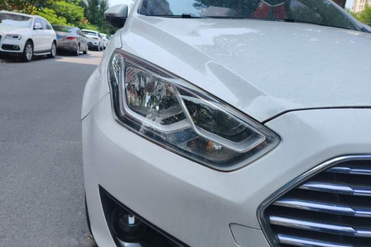 Used Ford Escort 2015 1.5L Manual Fashion Edition Right Front Headlight