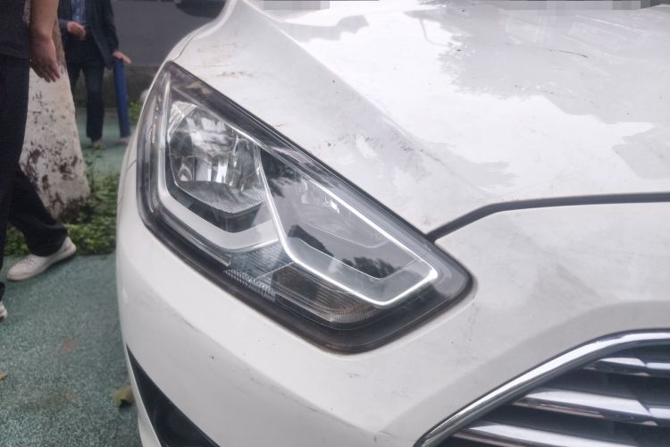 Used Ford Escort 2015 1.5L Automatic Fashion Model Right Front Headlight