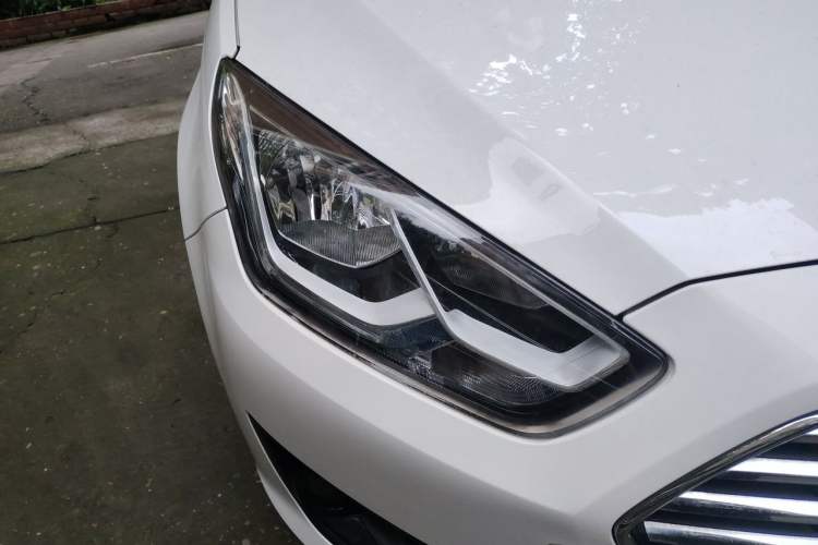 Used Ford Escort 2015 1.5L Automatic Comfort Edition Right Front Headlight