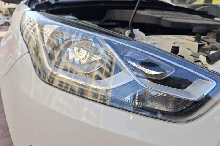 Used Ford Escort 2015 1.5L Automatic Fashion Model Right Front Headlight