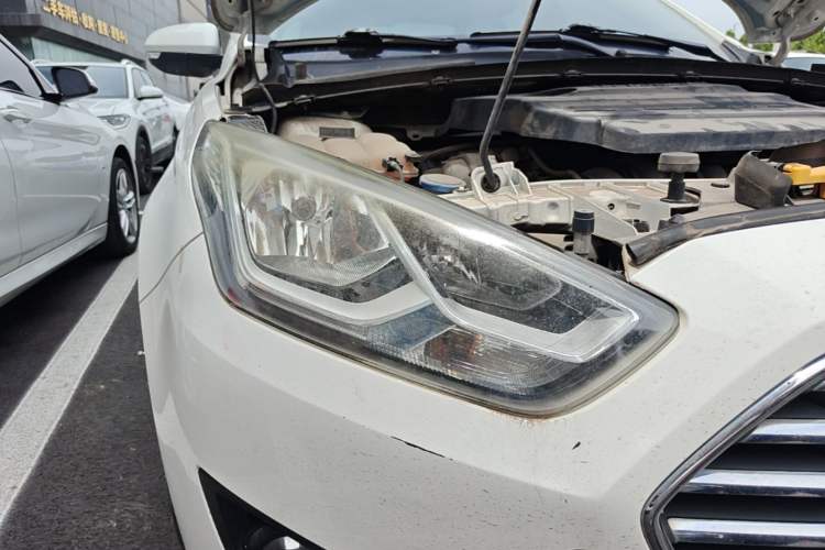 Used Ford Escort 2015 1.5L Manual Comfort Model Right Front Headlight