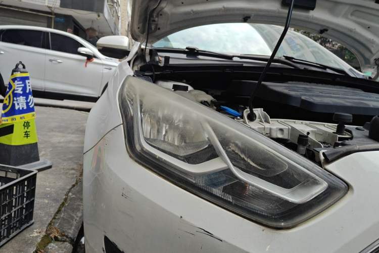 Used Ford Escort 2015 1.5L Manual Comfort Model Right Front Headlight