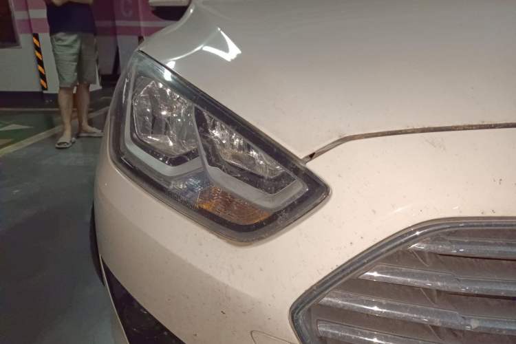 Used Ford Escort 2015 1.5L Automatic Comfort Edition Right Front Headlight