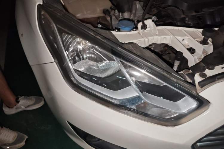 Used Ford Escort 2015 1.5L Manual Comfort Model Right Front Headlight