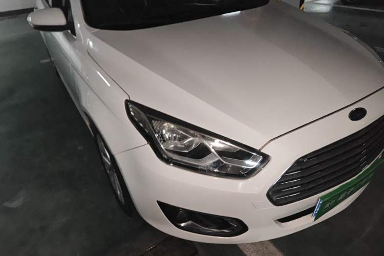 Used Ford Escort 2015 1.5L Automatic Fashion Model Right Front Headlight