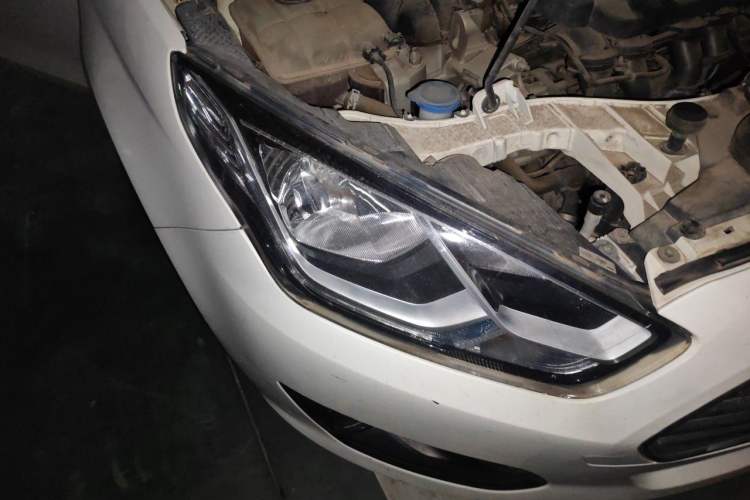 Used Ford Escort 2015 1.5L Automatic Comfort Edition Right Front Headlight