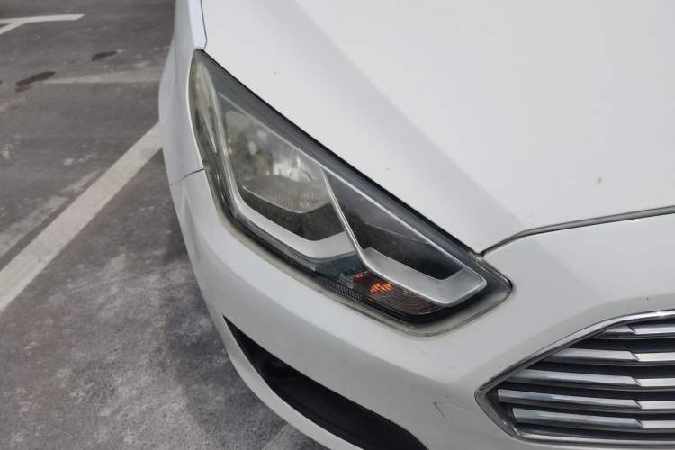 Used Ford Escort 2015 1.5L Automatic Comfort Edition Right Front Headlight