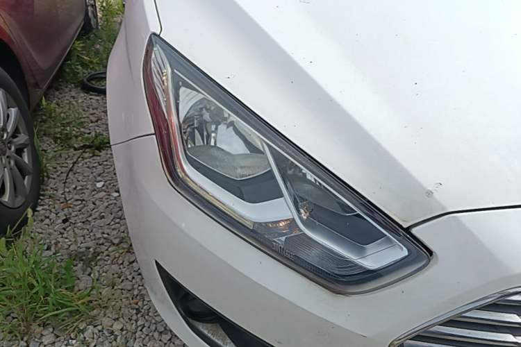 Used Ford Escort 2015 1.5L Automatic Fashion Model Right Front Headlight