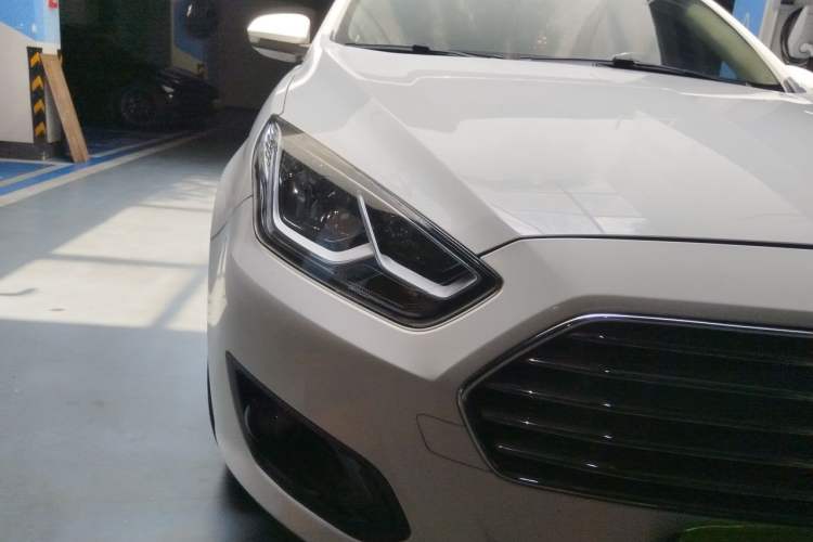 Used Ford Escort 2015 1.5L Manual Comfort Model Right Front Headlight