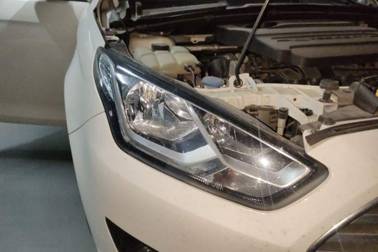 Used Ford Escort 2015 1.5L Manual Comfort Model Right Front Headlight