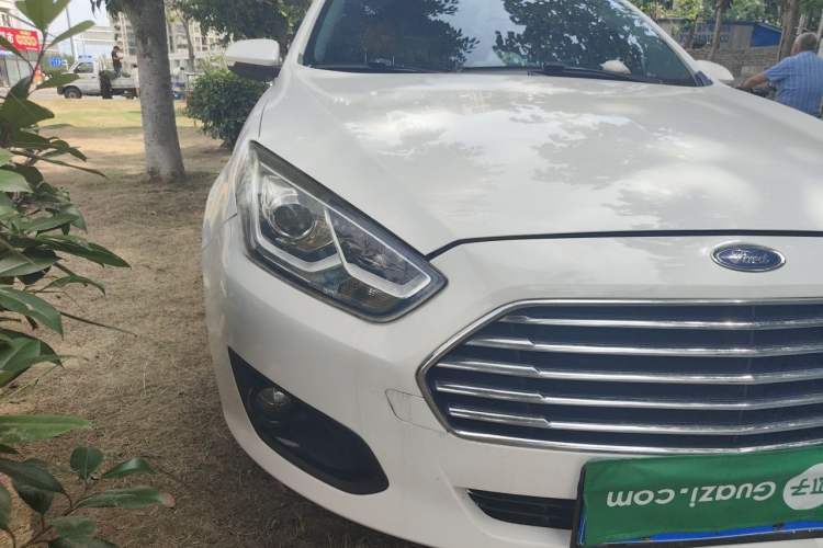 Used Ford Escort 2015 1.5L Manual Comfort Model Right Front Headlight