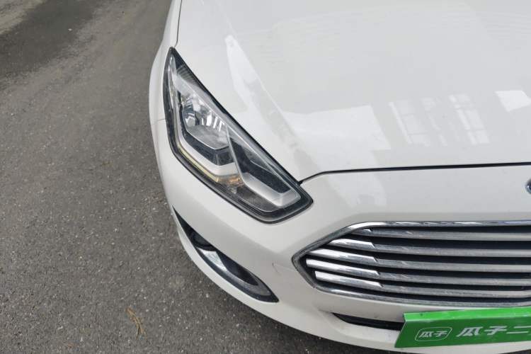 Used Ford Escort 2015 1.5L Manual Fashion Edition Right Front Headlight