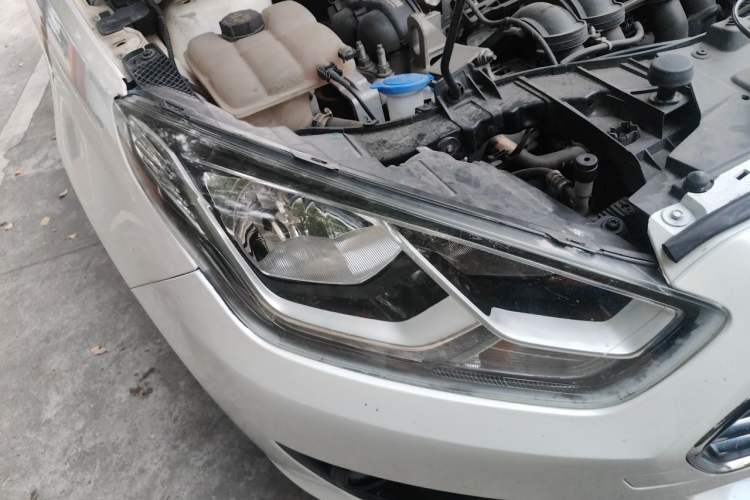 Used Ford Escort 2015 1.5L Automatic Comfort Edition Right Front Headlight