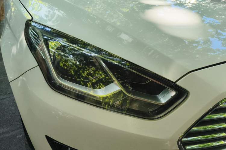 Used Ford Escort 2015 1.5L Automatic Fashion Model Right Front Headlight