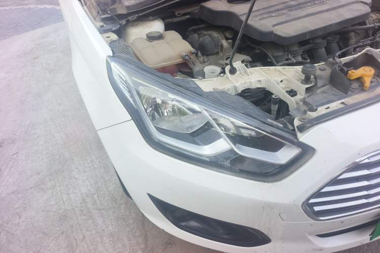 Used Ford Escort 2015 1.5L Manual Comfort Model Right Front Headlight