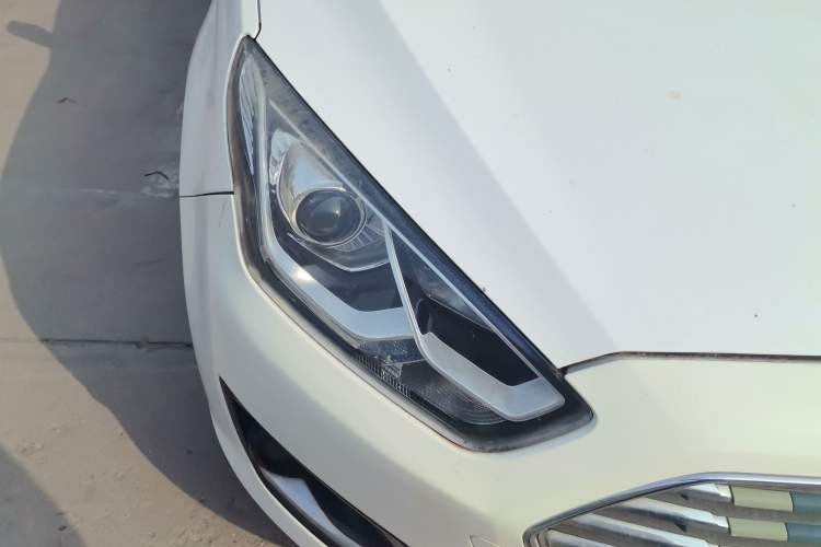 Used Ford Escort 2015 1.5L Automatic Fashion Model Right Front Headlight