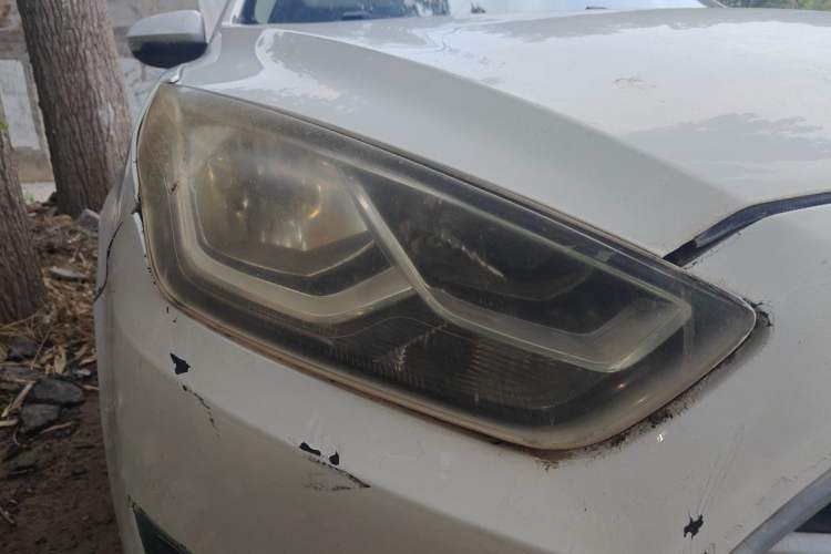 Used Ford Escort 2015 1.5L Automatic Fashion Model Right Front Headlight