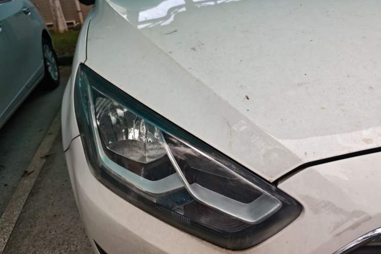 Used Ford Escort 2015 1.5L Automatic Fashion Model Right Front Headlight