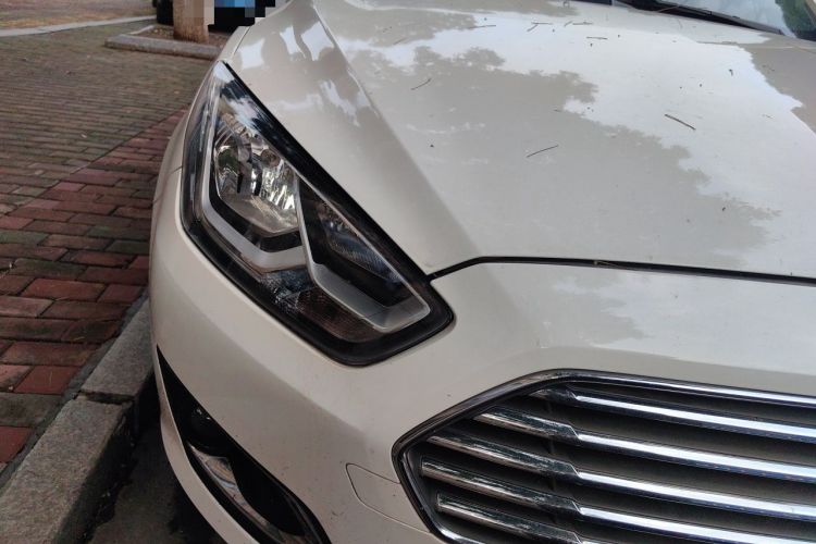 Used Ford Escort 2015 1.5L Automatic Fashion Model Right Front Headlight