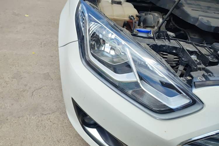Used Ford Escort 2015 1.5L Manual Comfort Model Right Front Headlight