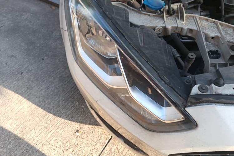 Used Ford Escort 2015 1.5L Manual Comfort Model Right Front Headlight