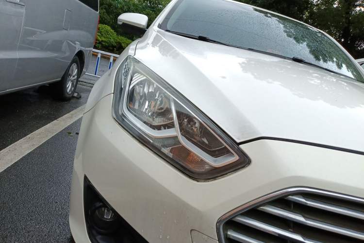 Used Ford Escort 2015 1.5L Manual Comfort Model Right Front Headlight