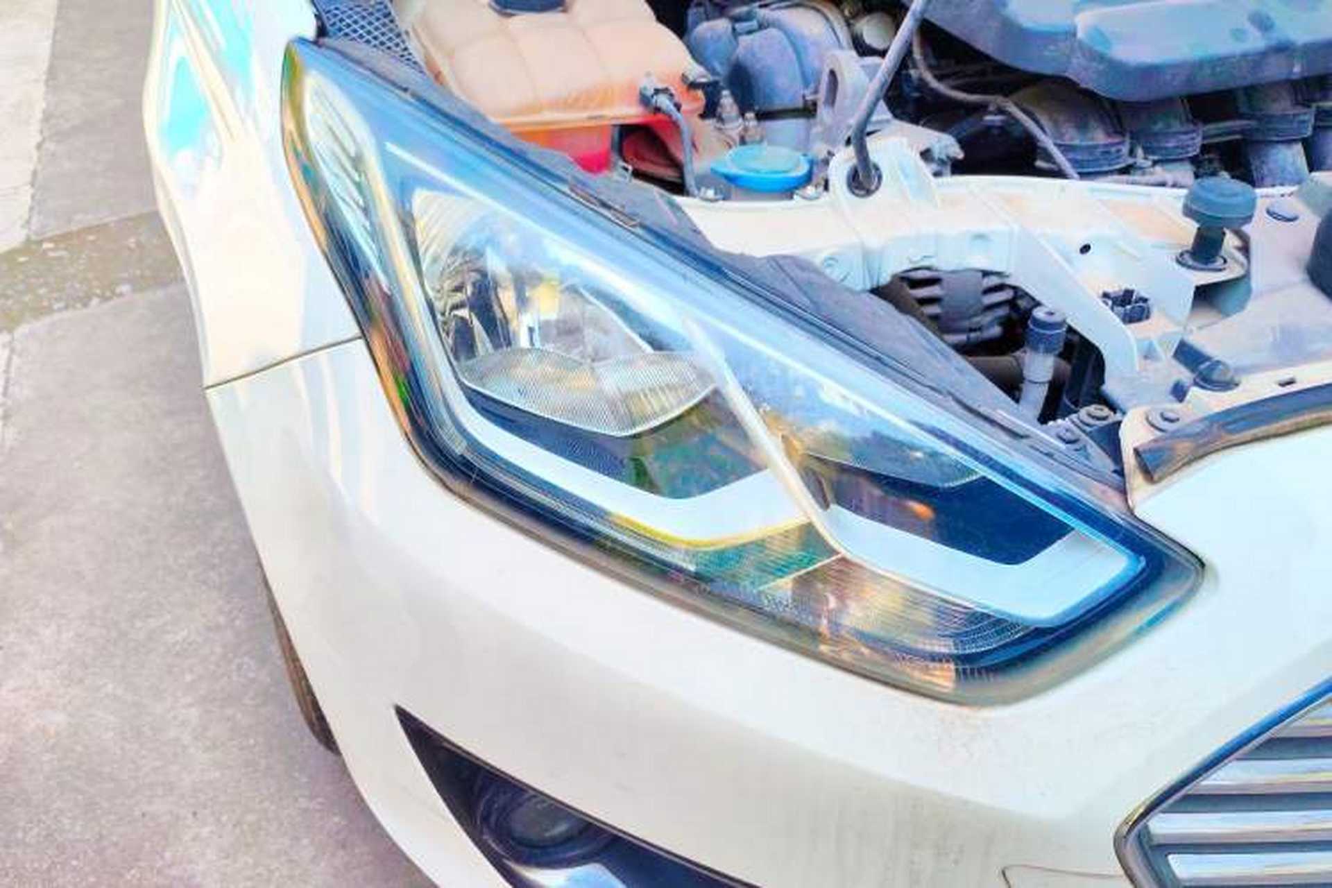 Used Ford Escort 2015 1.5L Automatic Fashion Model Right Front Headlight