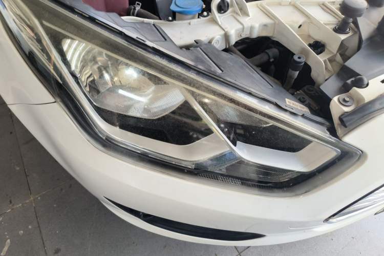 Used Ford Escort 2015 1.5L Manual Comfort Model Right Front Headlight