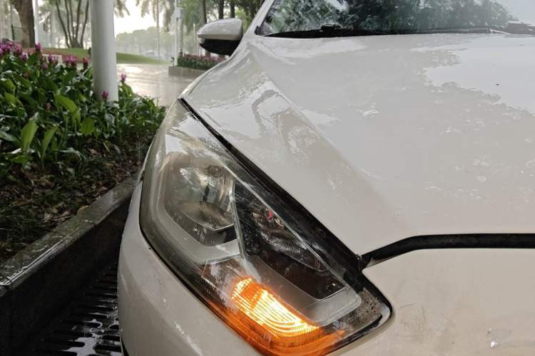 Used Ford Escort 2015 1.5L Manual Comfort Model Right Front Headlight