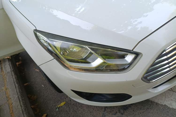 Used Ford Escort 2015 1.5L Automatic Comfort Edition Right Front Headlight