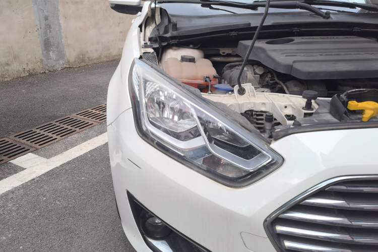Used Ford Escort 2015 1.5L Manual Fashion Edition Right Front Headlight