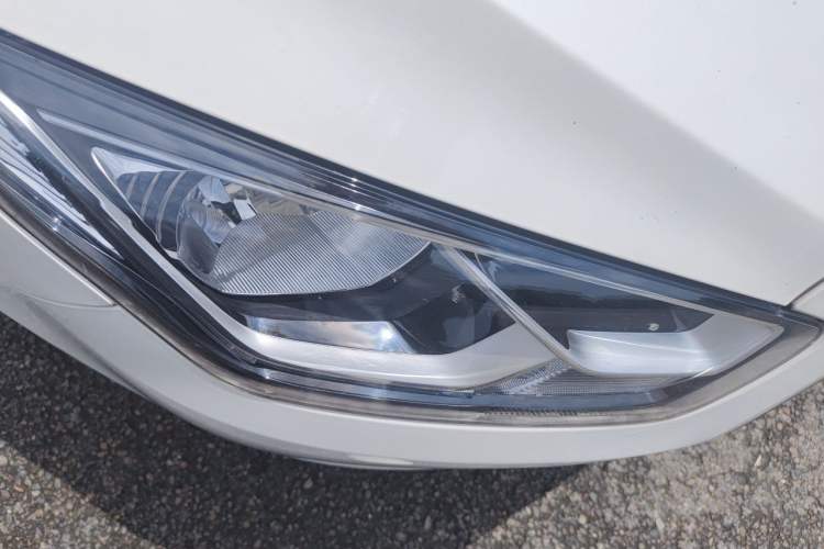 Used Ford Escort 2015 1.5L Manual Comfort Model Right Front Headlight