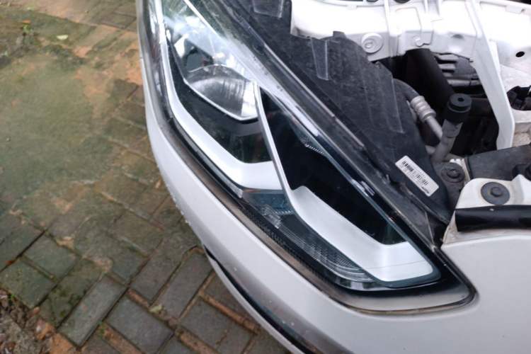 Used Ford Escort 2015 1.5L Automatic Fashion Model Right Front Headlight