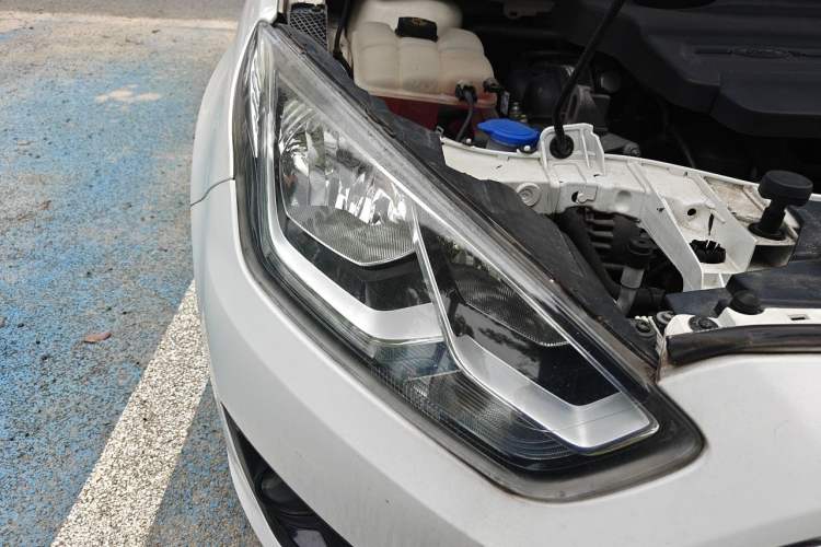 Used Ford Escort 2015 1.5L Automatic Comfort Edition Right Front Headlight