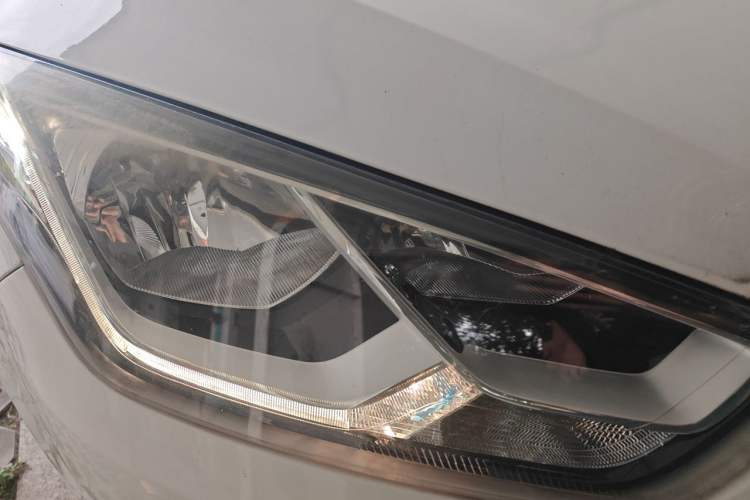 Used Ford Escort 2015 1.5L Automatic Comfort Edition Right Front Headlight