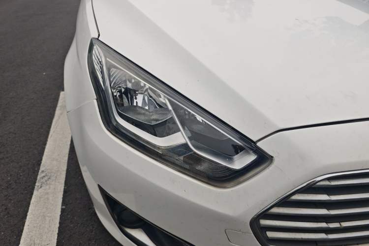 Used Ford Escort 2015 1.5L Automatic Fashion Model Right Front Headlight