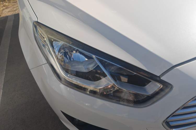 Used Ford Escort 2015 1.5L Automatic Comfort Edition Right Front Headlight