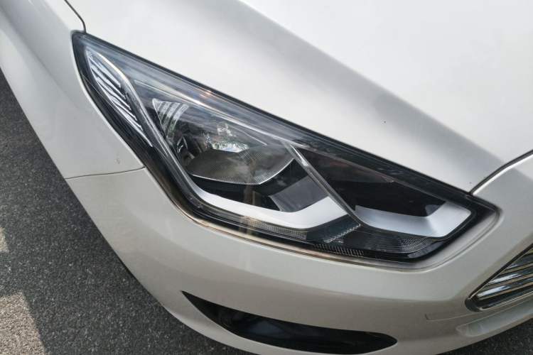 Used Ford Escort 2015 1.5L Automatic Comfort Edition Right Front Headlight