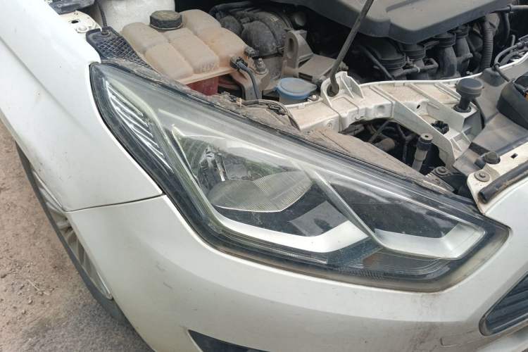 Used Ford Escort 2015 1.5L Manual Comfort Model Right Front Headlight