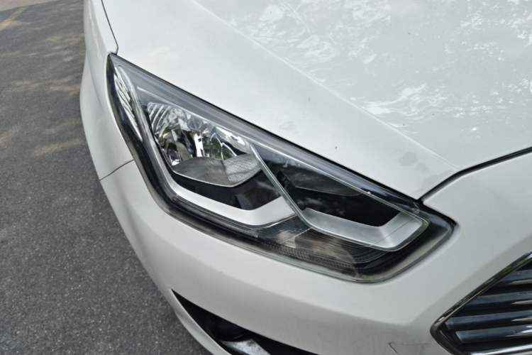 Used Ford Escort 2015 1.5L Automatic Fashion Model Right Front Headlight