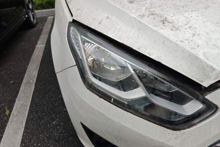 Used Ford Escort 2015 1.5L Manual Fashion Edition Right Front Headlight