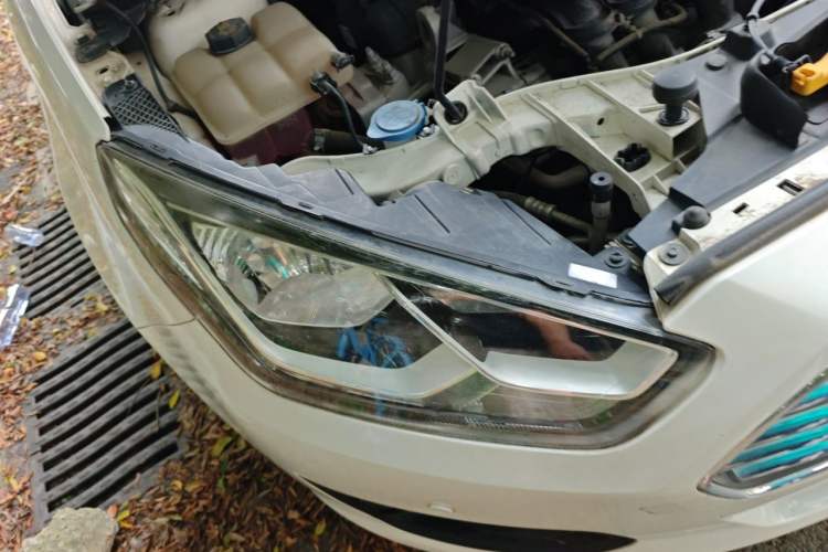 Used Ford Escort 2015 1.5L Automatic Comfort Edition Right Front Headlight